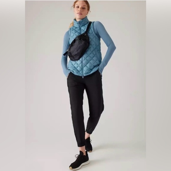 🆕 Athleta Black Excursion Waistbag - Picture 13 of 13